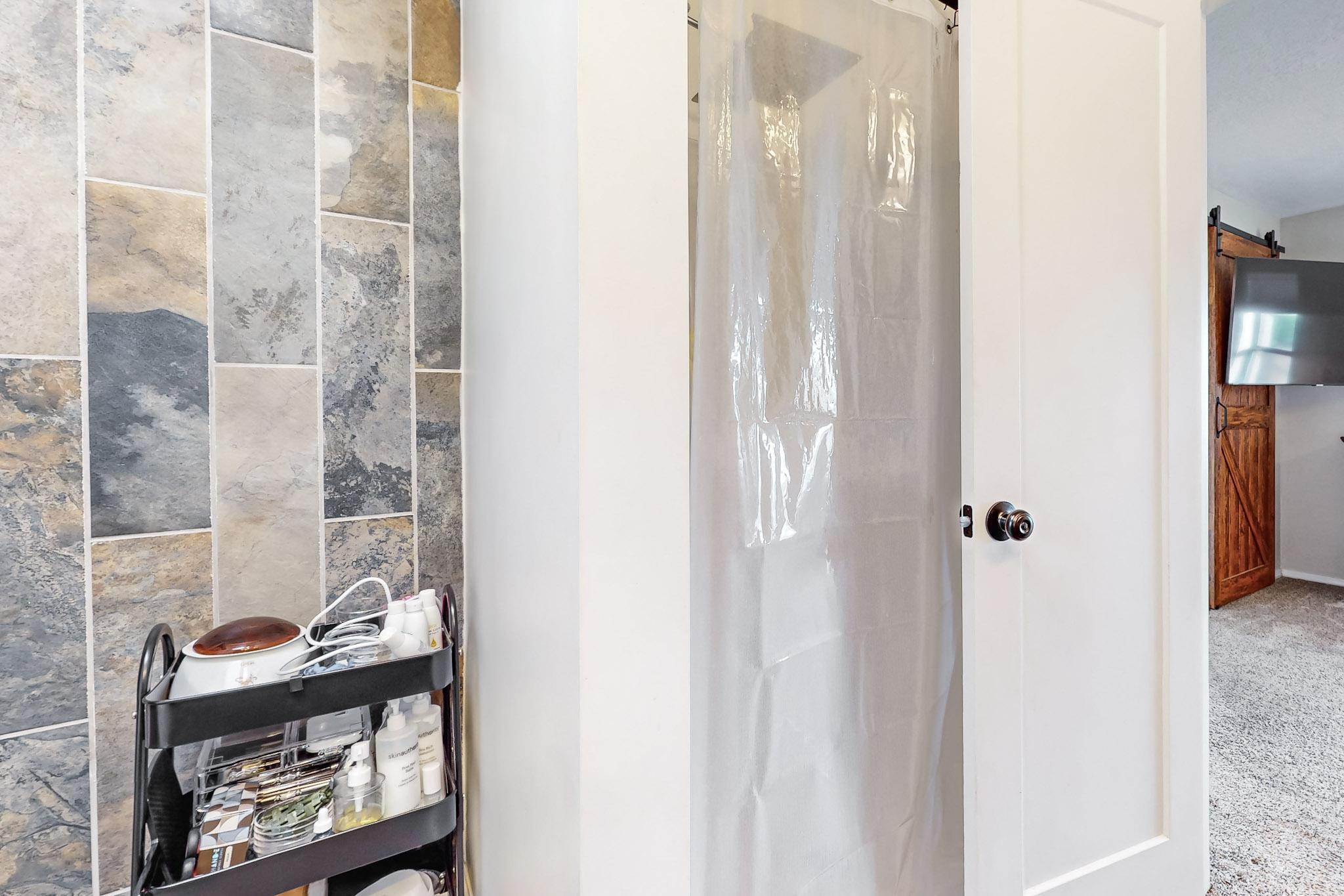 817 HOPE Place NE