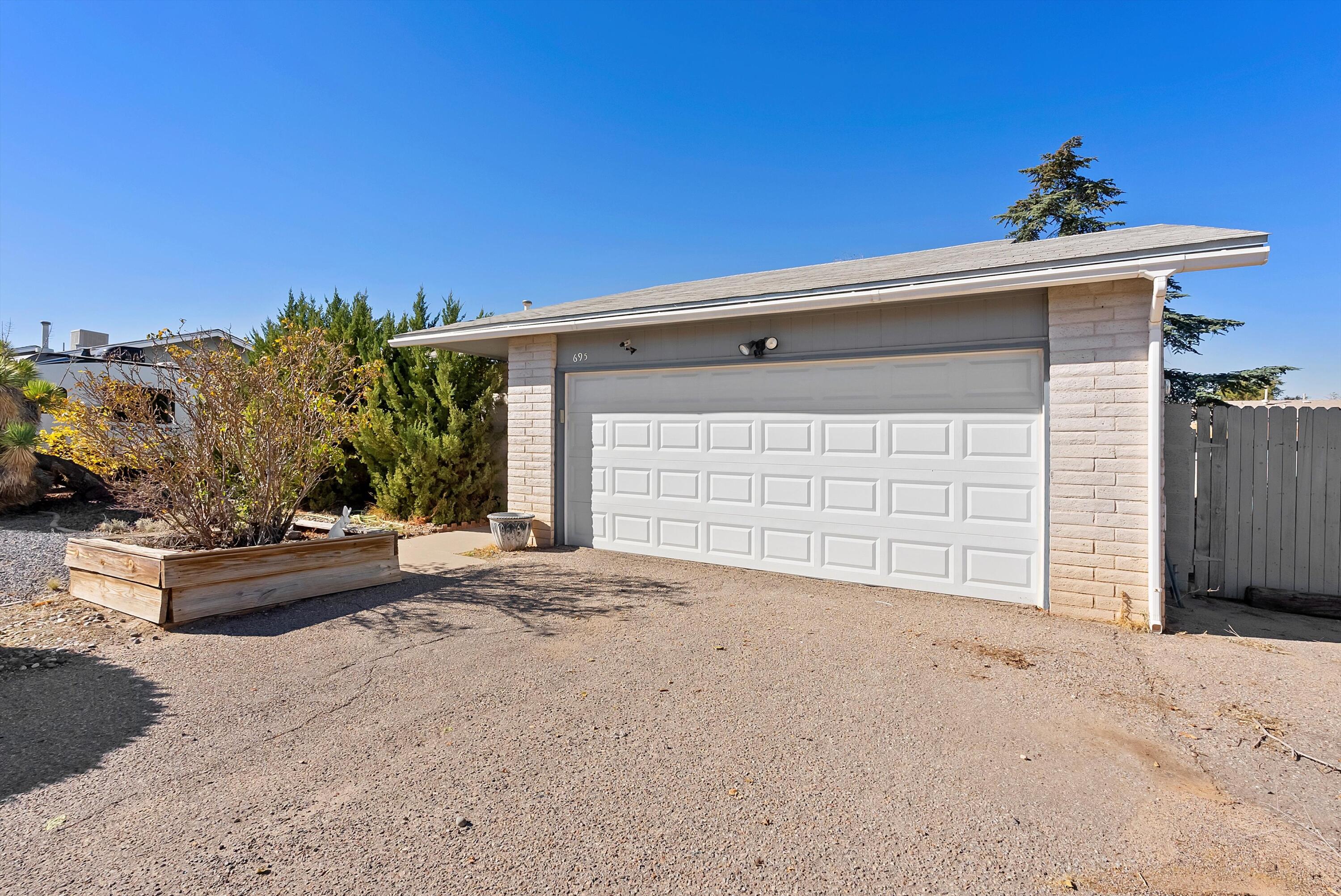 695 POLARIS Boulevard SE