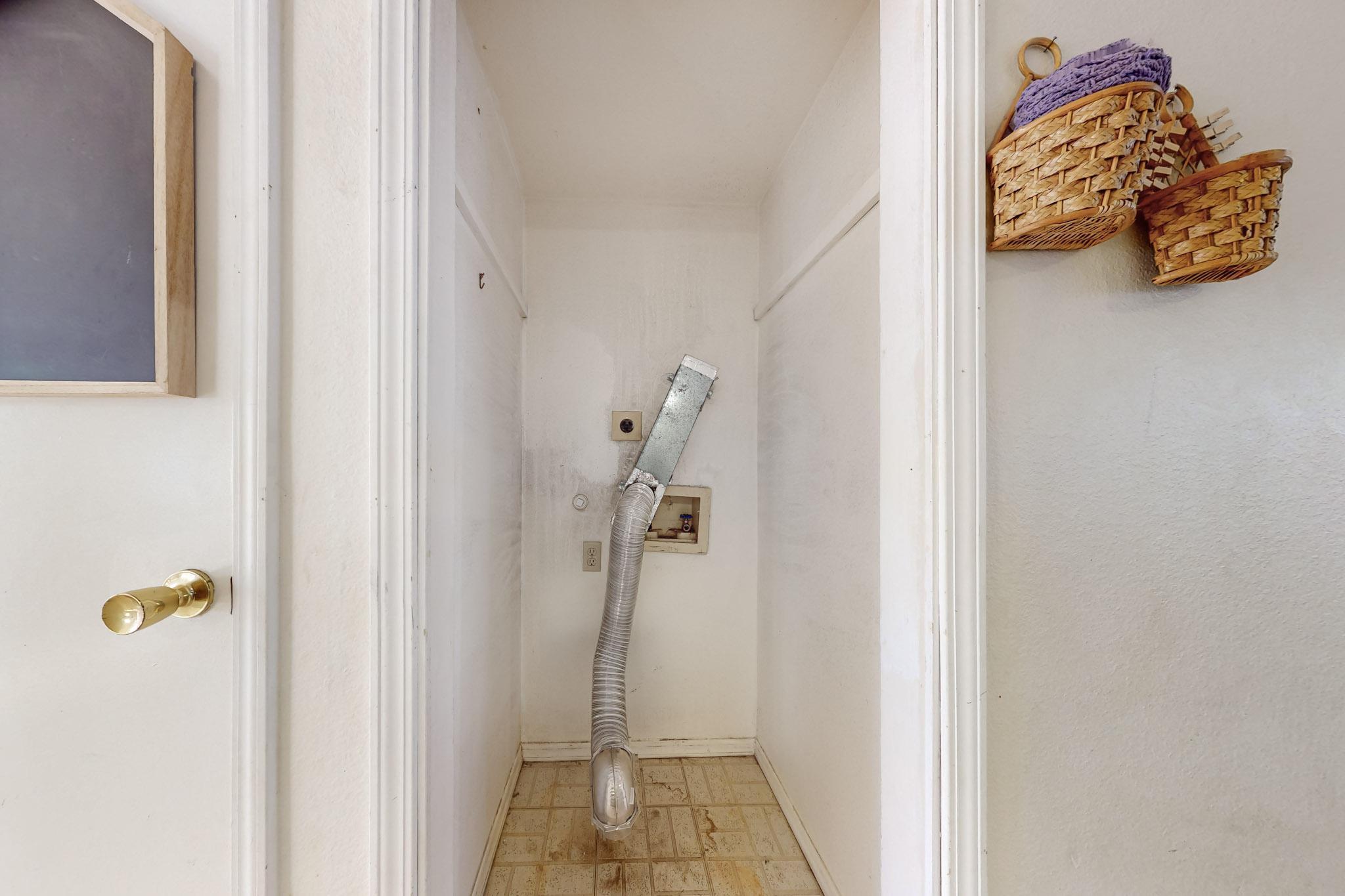 6523 AZUELO Avenue NW