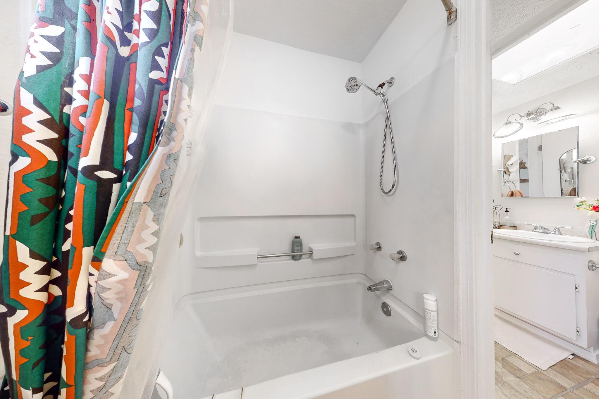 6523 AZUELO Avenue NW