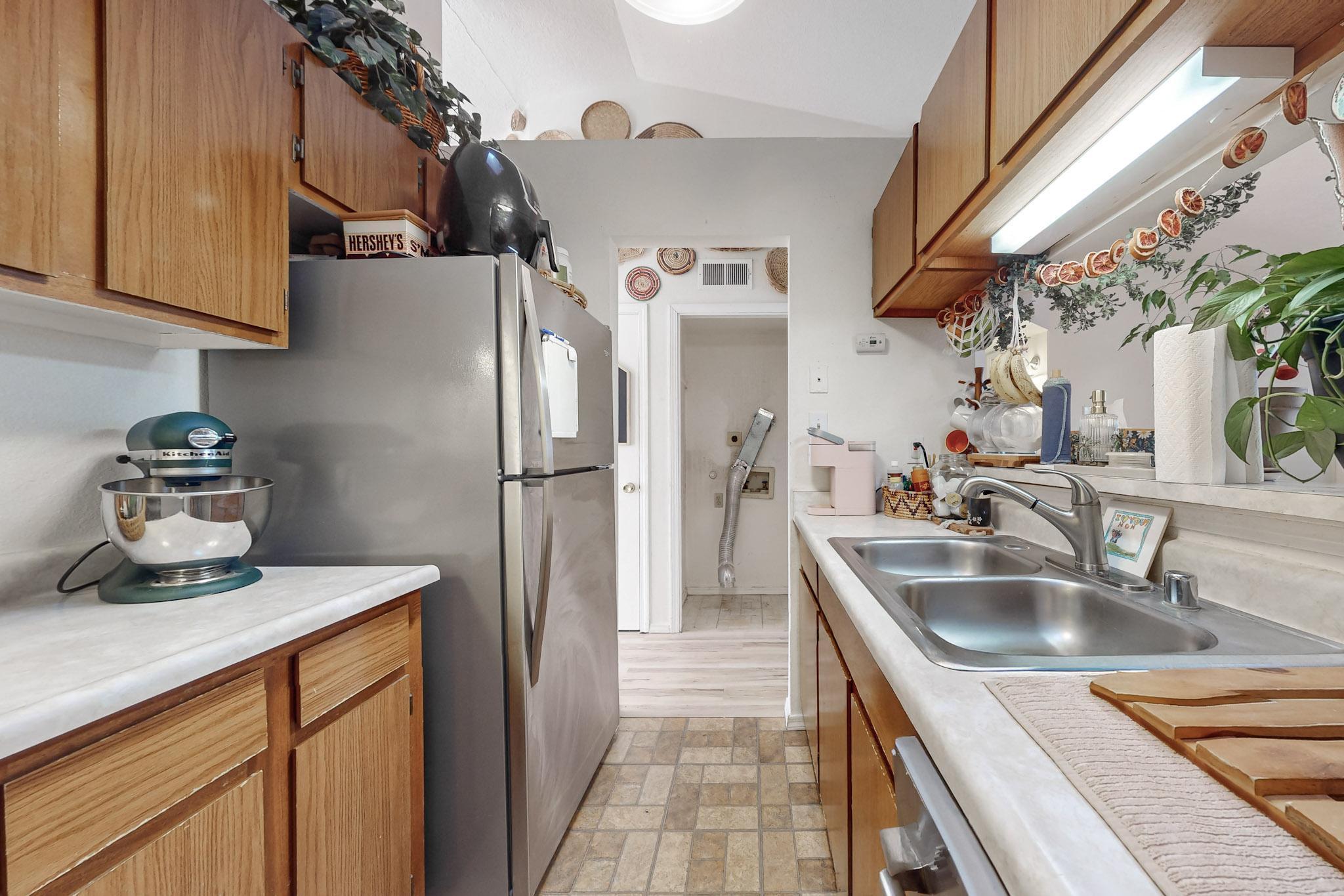 6523 AZUELO Avenue NW