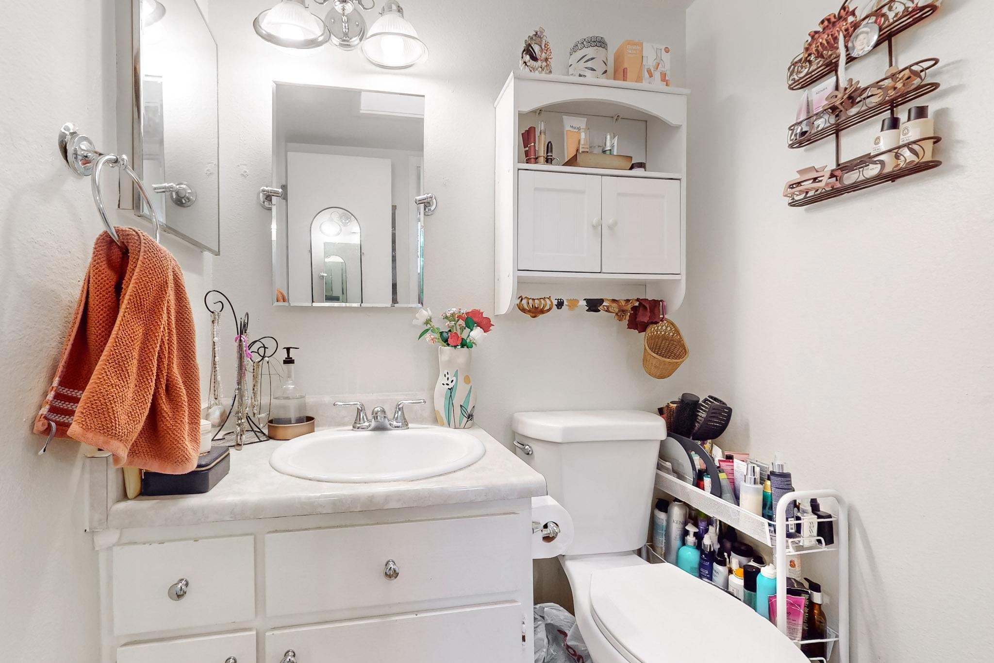 6523 AZUELO Avenue NW