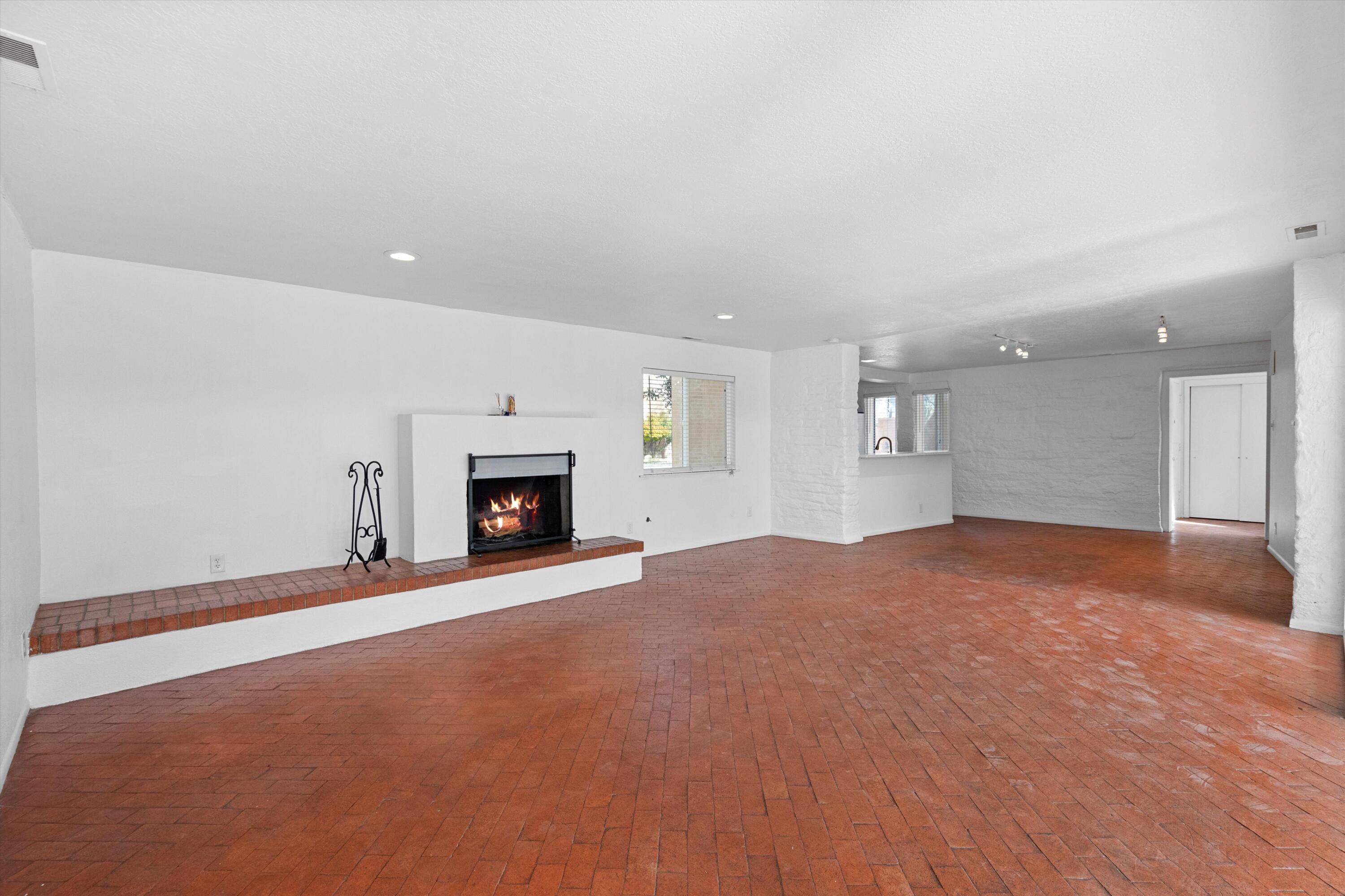 1028 GUADALUPE DEL PRADO Street NW