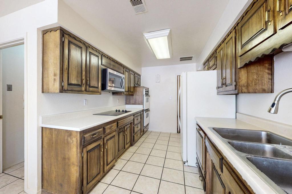 8201 AVENIDA LA PRESTINA NE