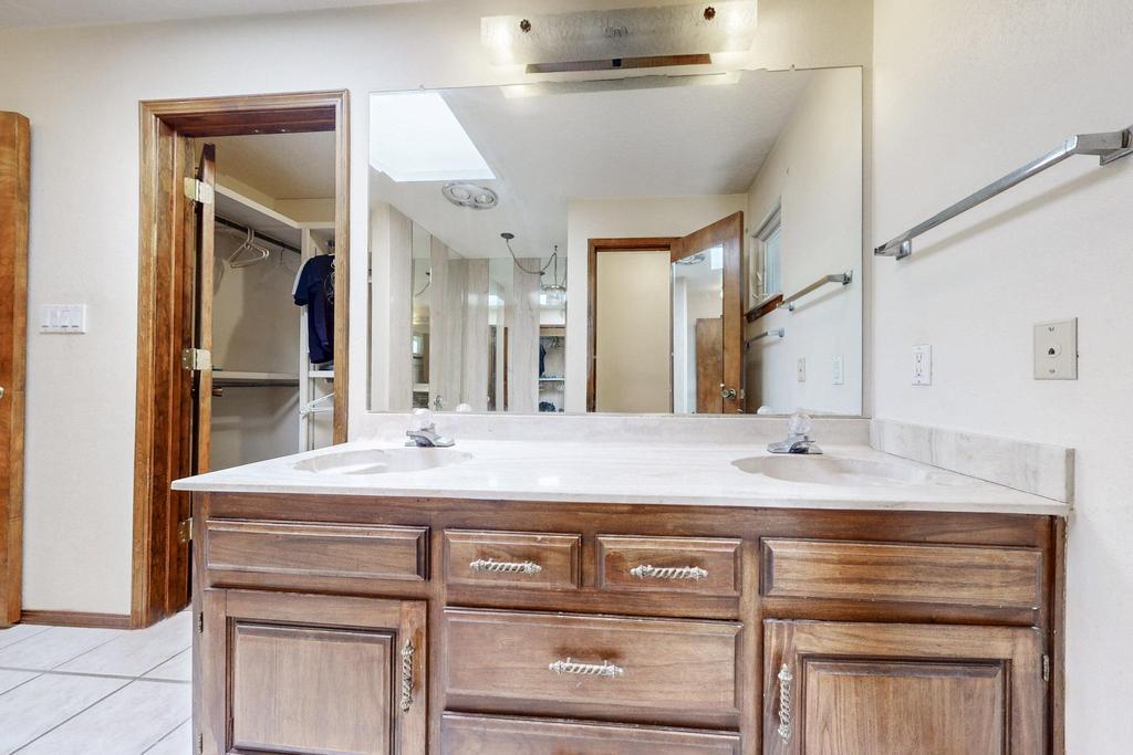 8201 AVENIDA LA PRESTINA NE