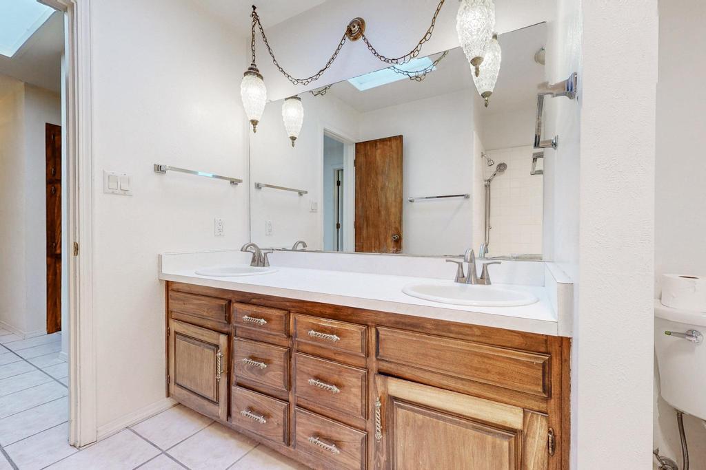 8201 AVENIDA LA PRESTINA NE