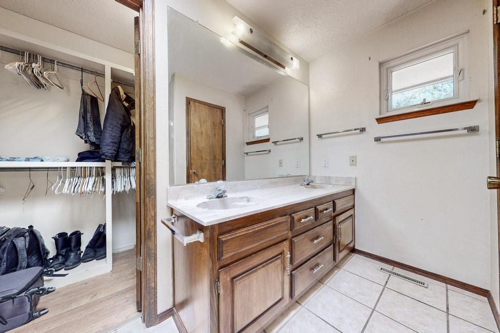 8201 AVENIDA LA PRESTINA NE