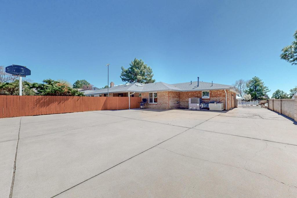 8201 AVENIDA LA PRESTINA NE