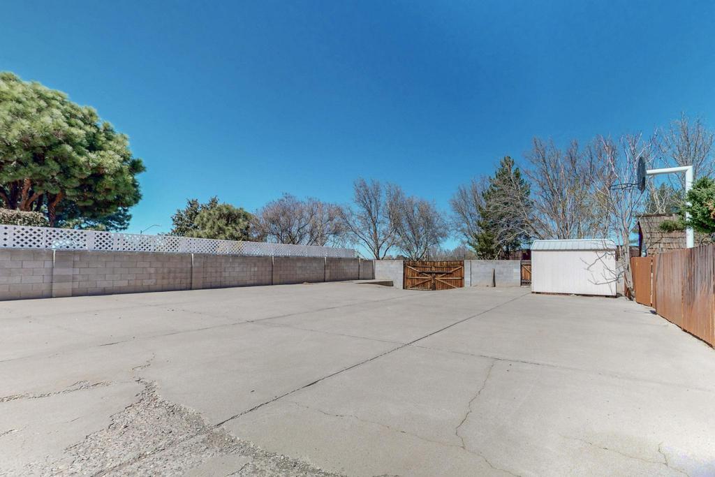 8201 AVENIDA LA PRESTINA NE