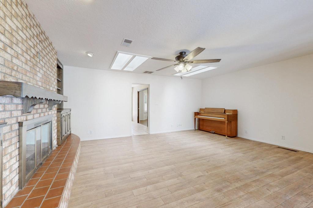 8201 AVENIDA LA PRESTINA NE