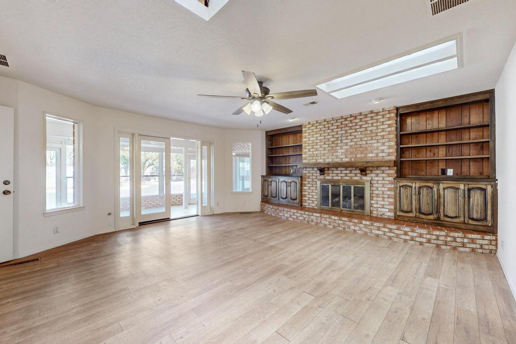 8201 AVENIDA LA PRESTINA NE