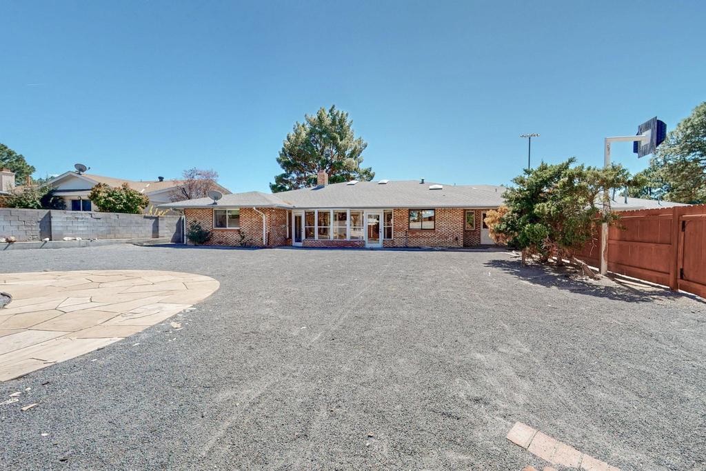 8201 AVENIDA LA PRESTINA NE