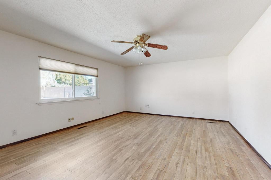 8201 AVENIDA LA PRESTINA NE