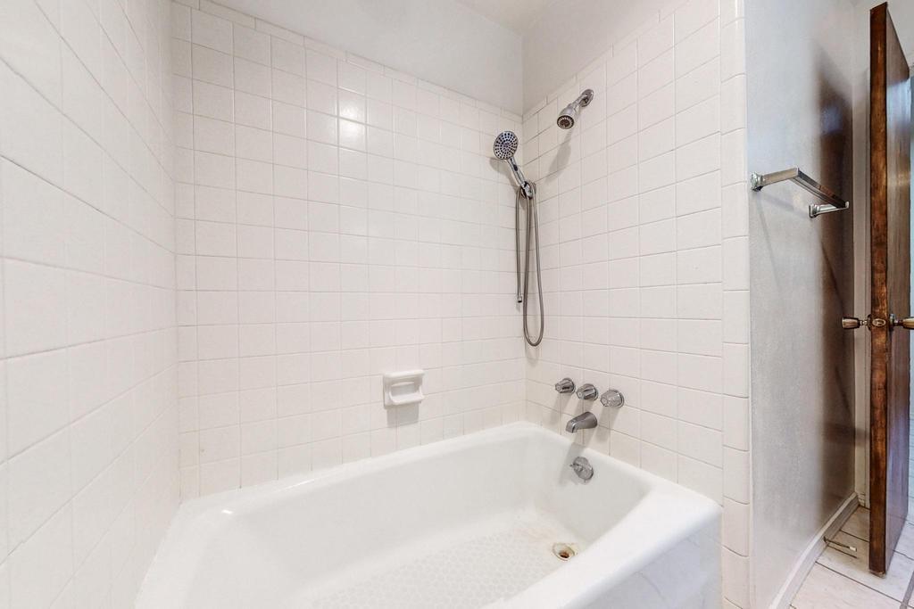 8201 AVENIDA LA PRESTINA NE