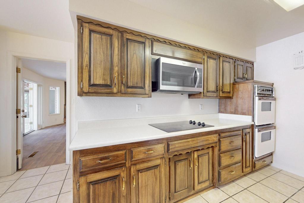 8201 AVENIDA LA PRESTINA NE