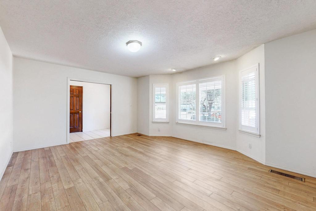 8201 AVENIDA LA PRESTINA NE