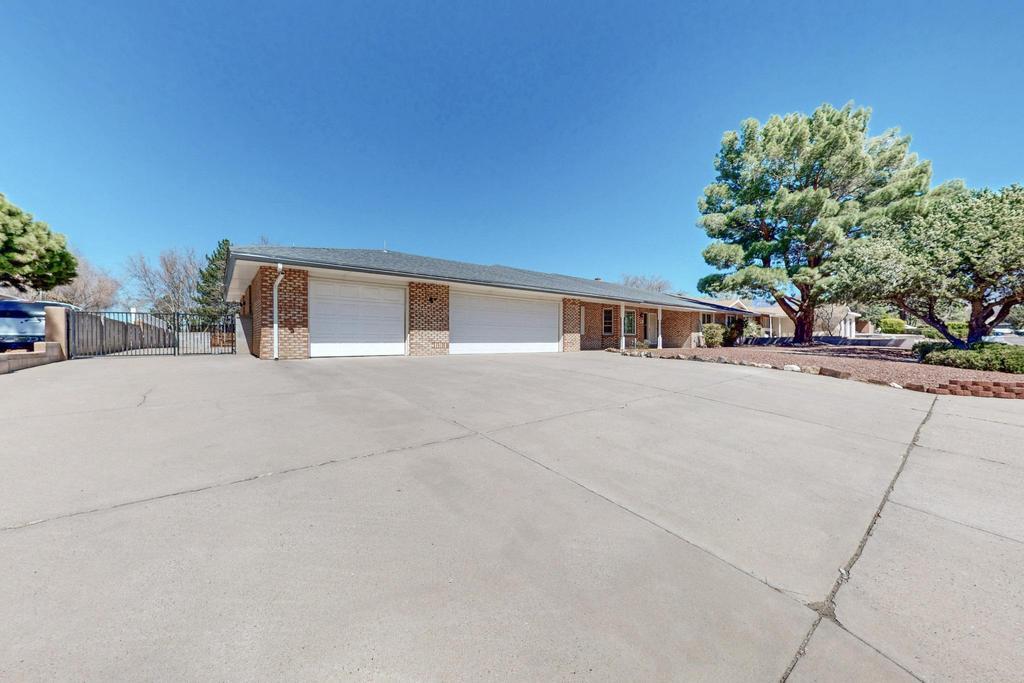 8201 AVENIDA LA PRESTINA NE