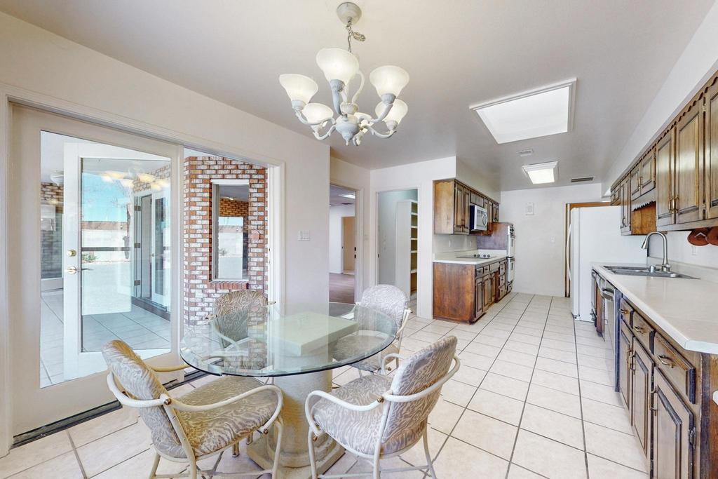 8201 AVENIDA LA PRESTINA NE