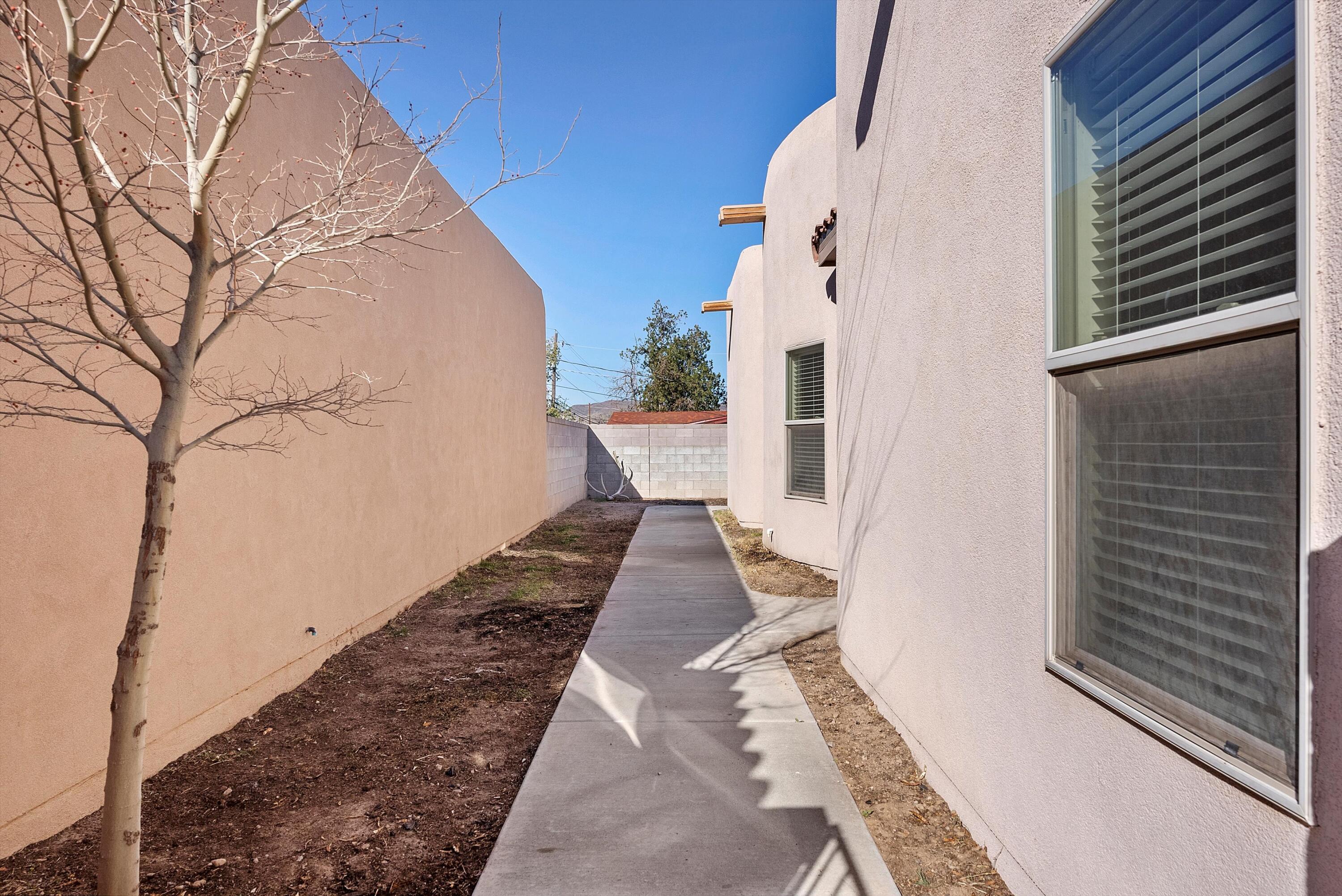 321 CORONADO Lane NE