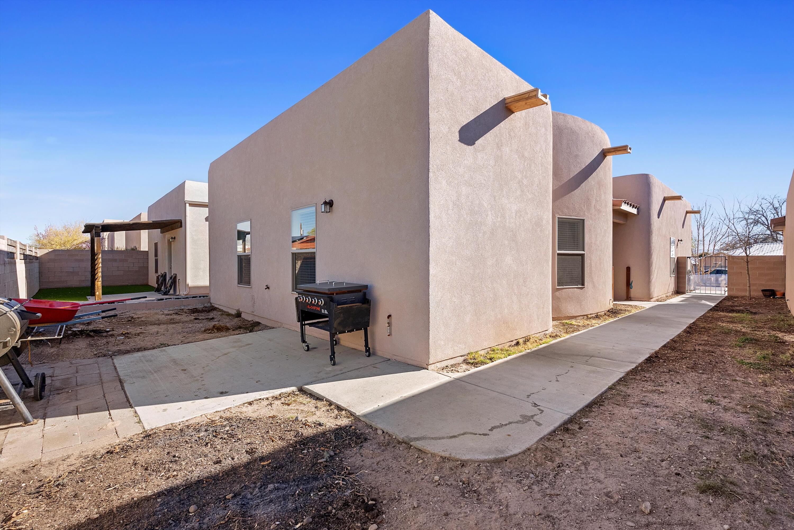 321 CORONADO Lane NE