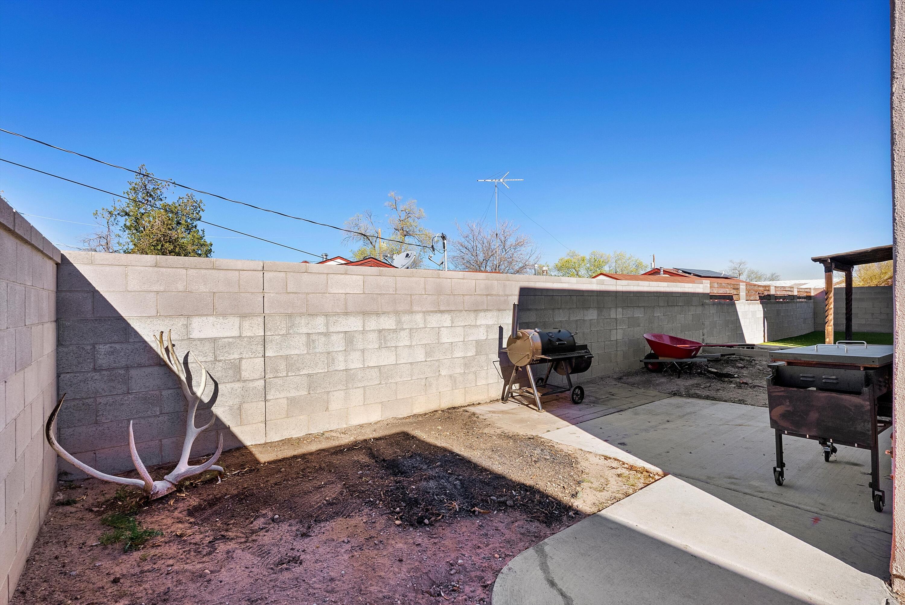 321 CORONADO Lane NE