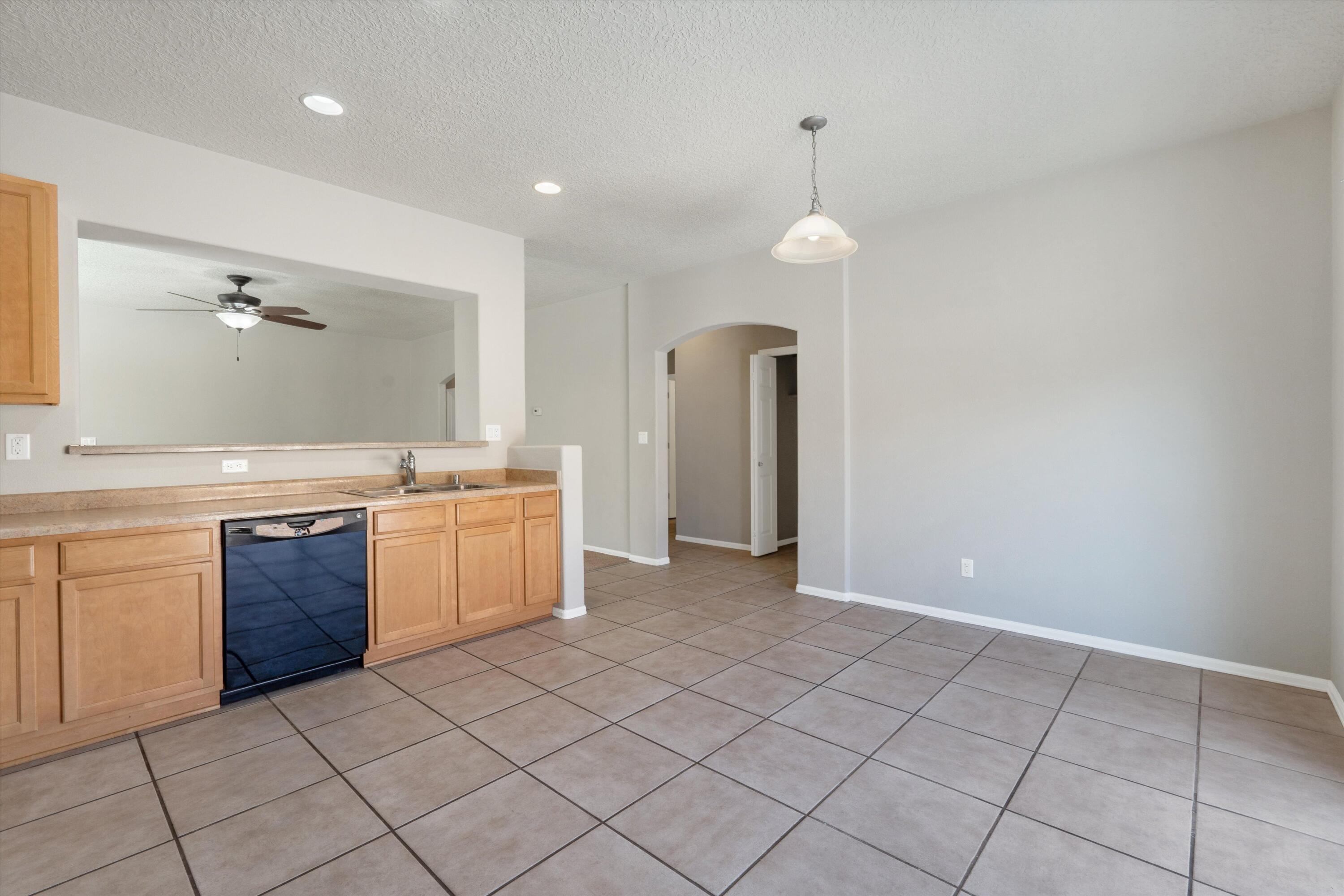 4012 LOMA ALTA Road NE