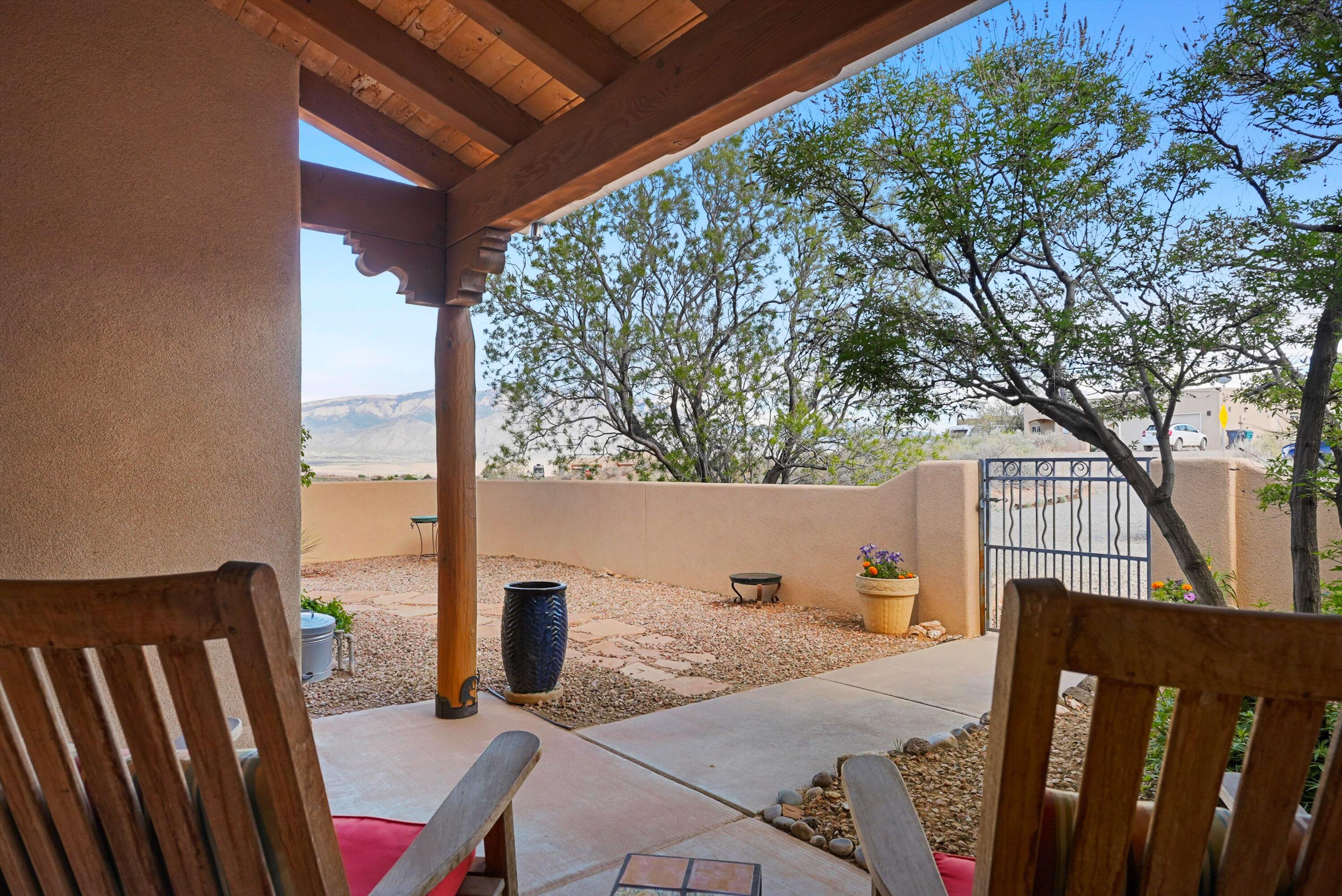 6119 LA PAZ Road NE
