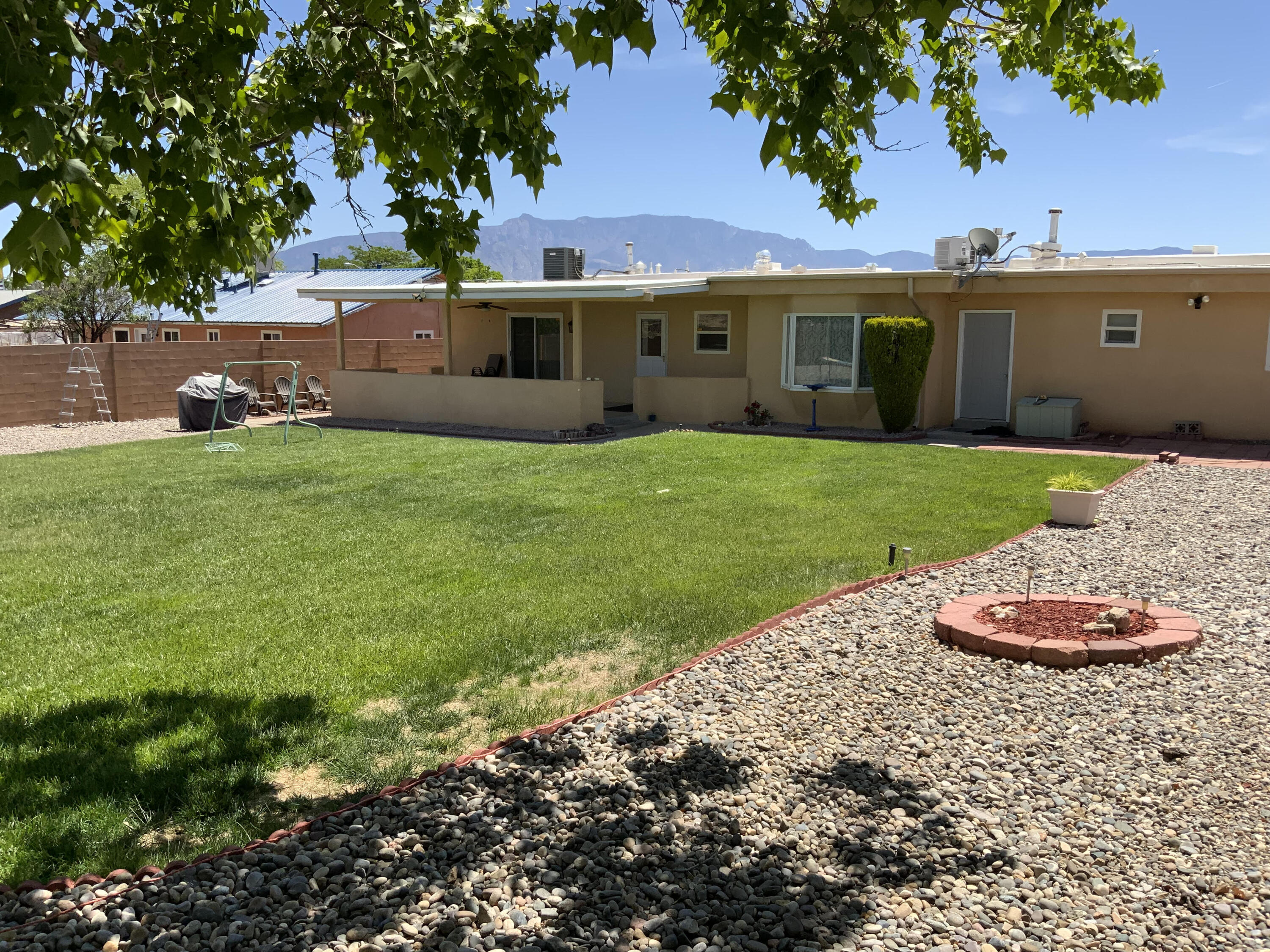 815 VILLA VERDE Drive SE