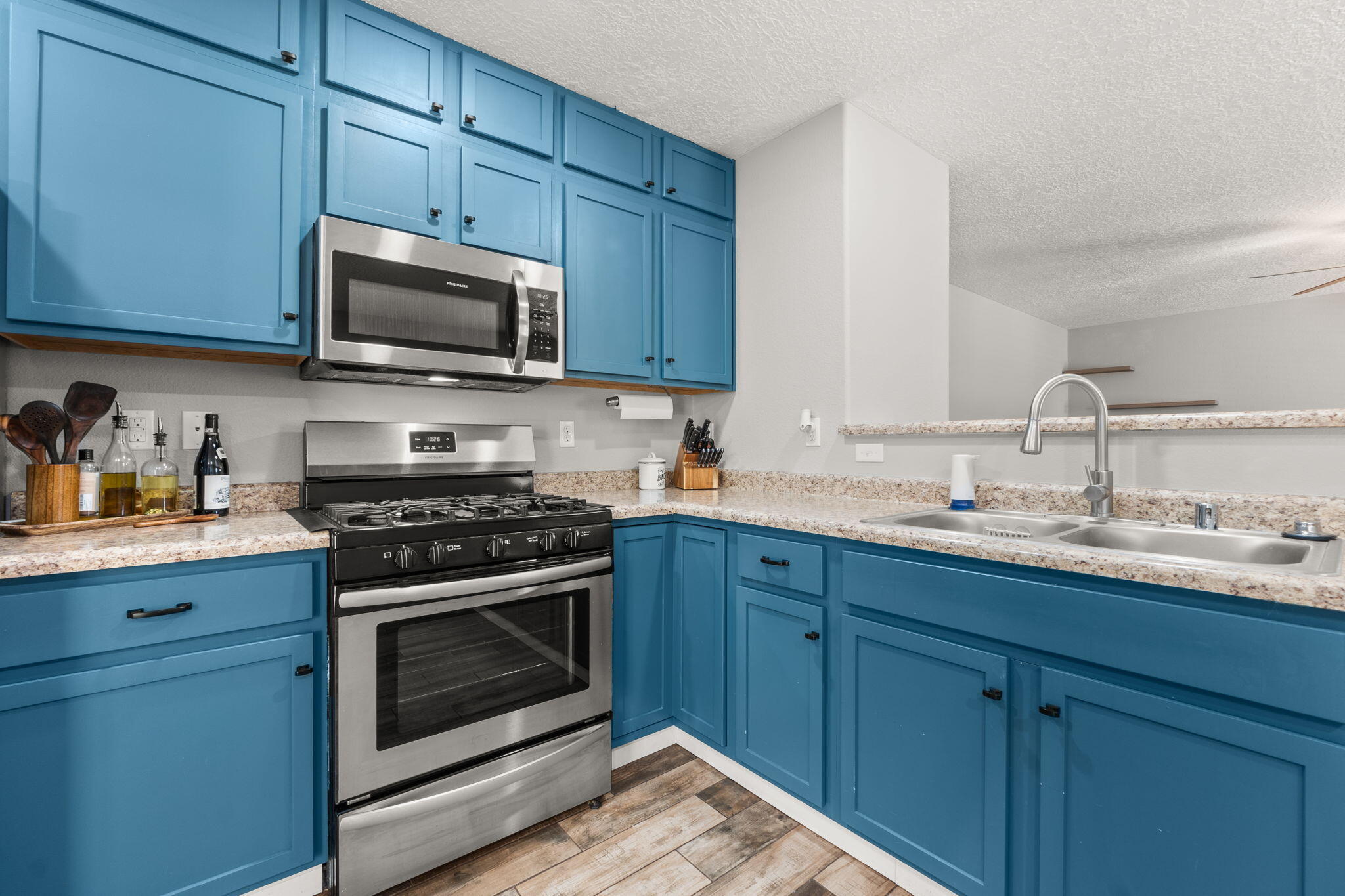 1227 DESERT PAINTBRUSH Loop