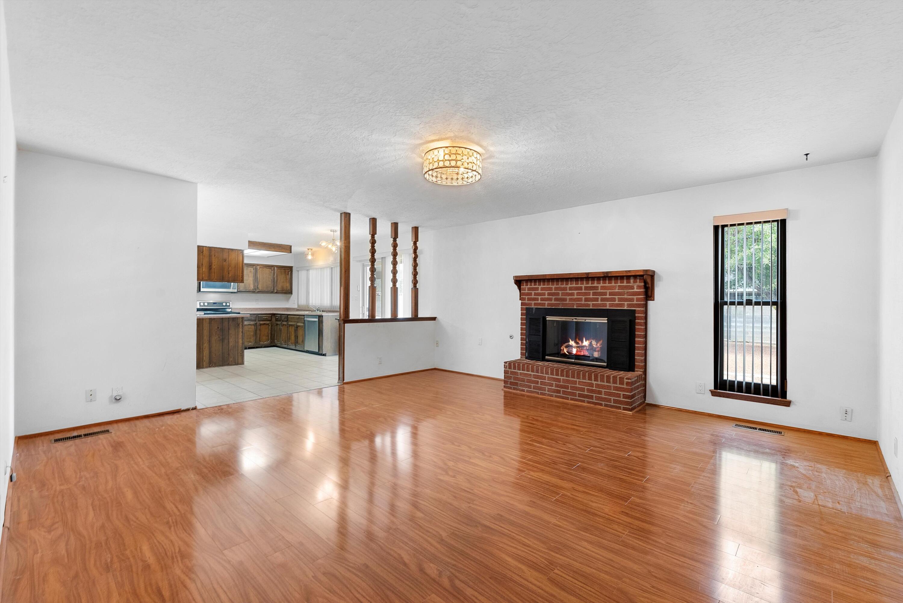 9416 AVENIDA DE LA LUNA NE