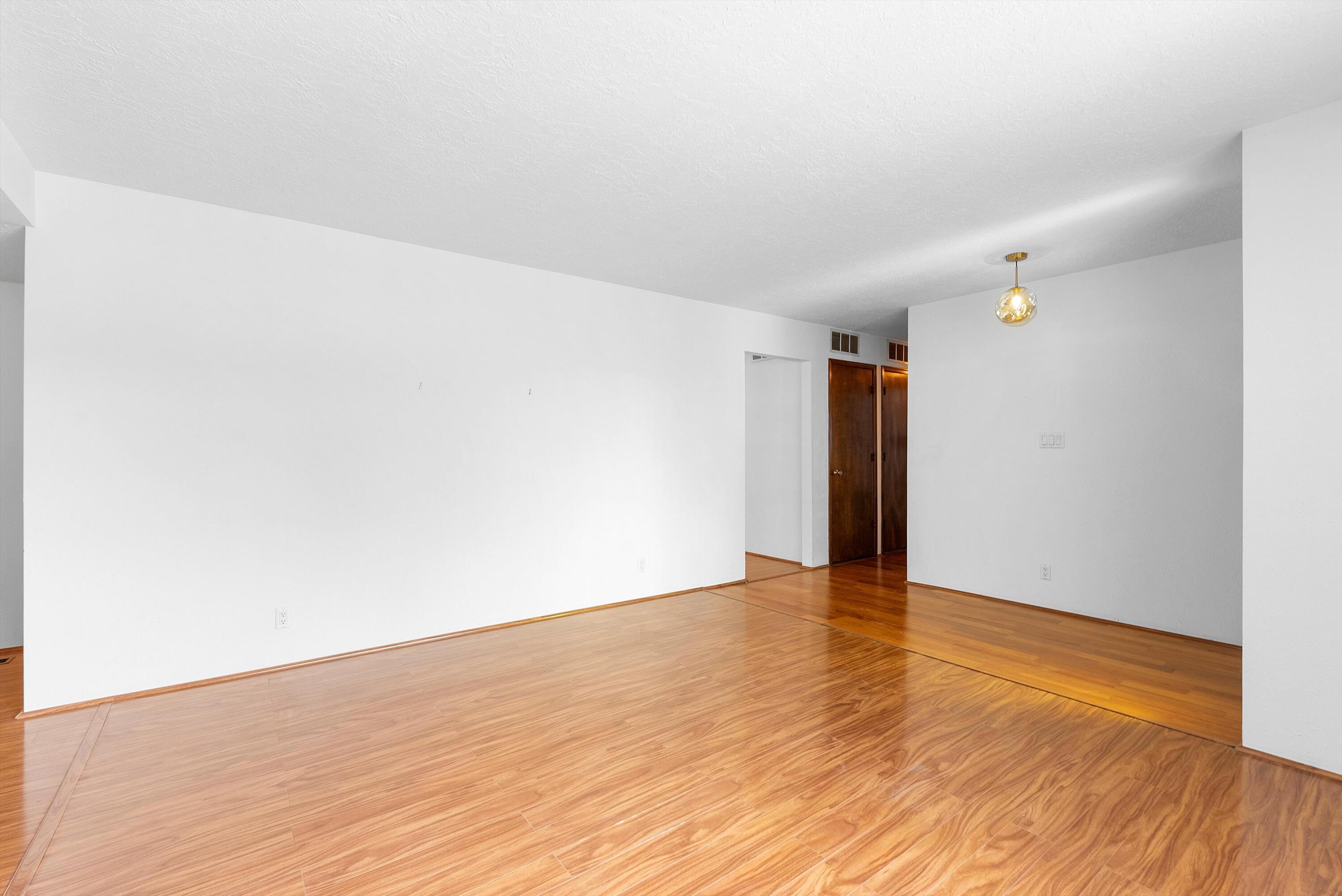 9416 AVENIDA DE LA LUNA NE