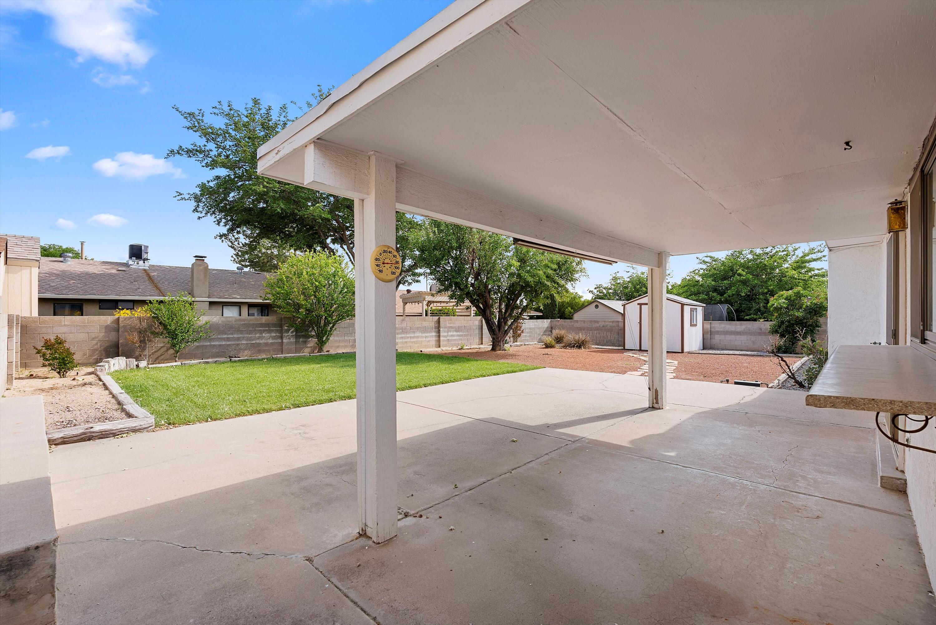 9416 AVENIDA DE LA LUNA NE