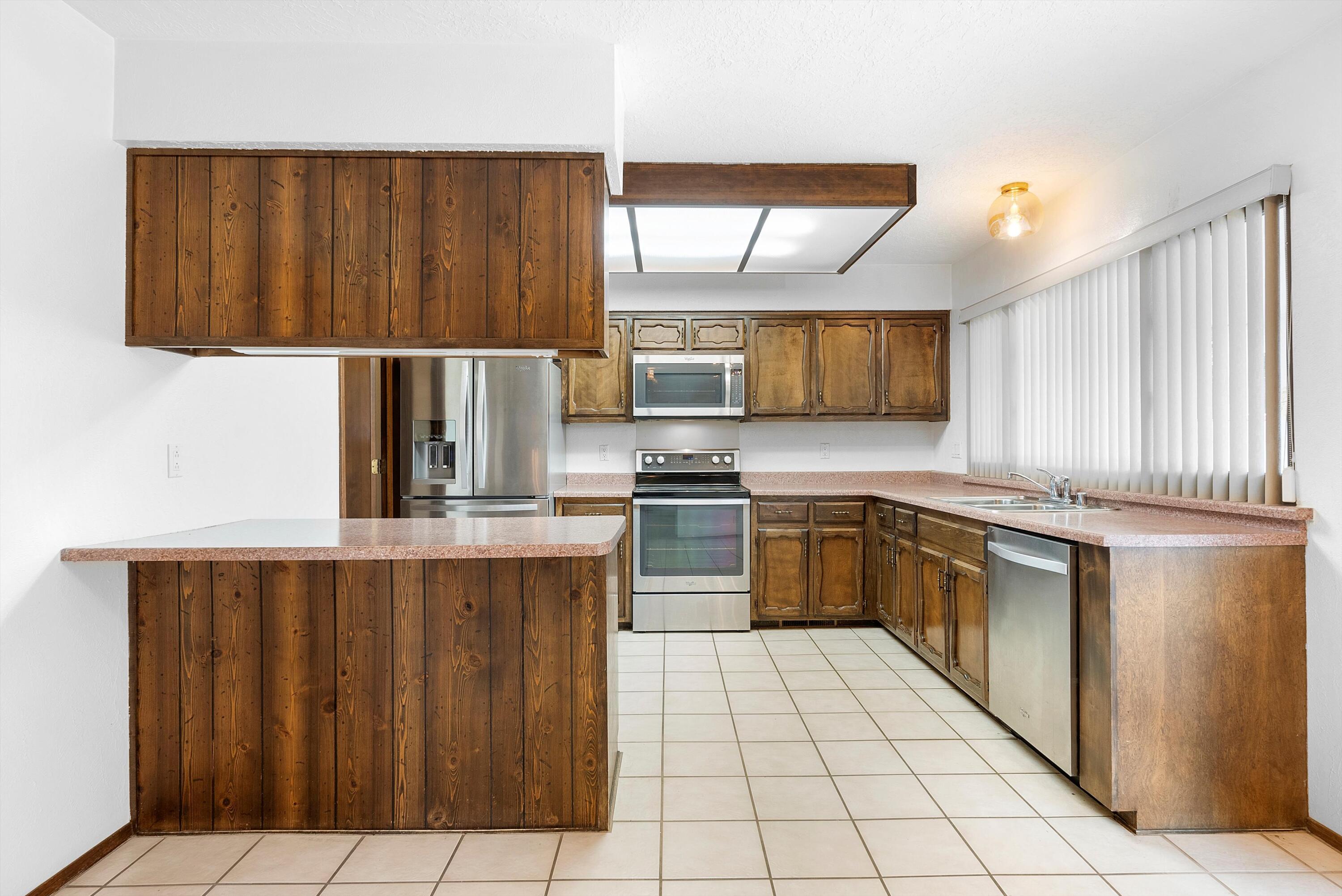 9416 AVENIDA DE LA LUNA NE