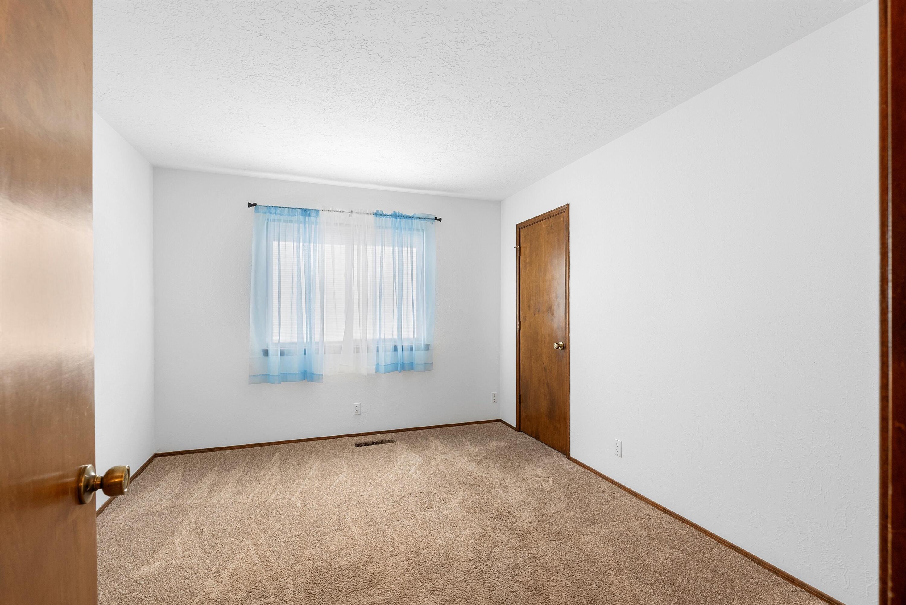 9416 AVENIDA DE LA LUNA NE