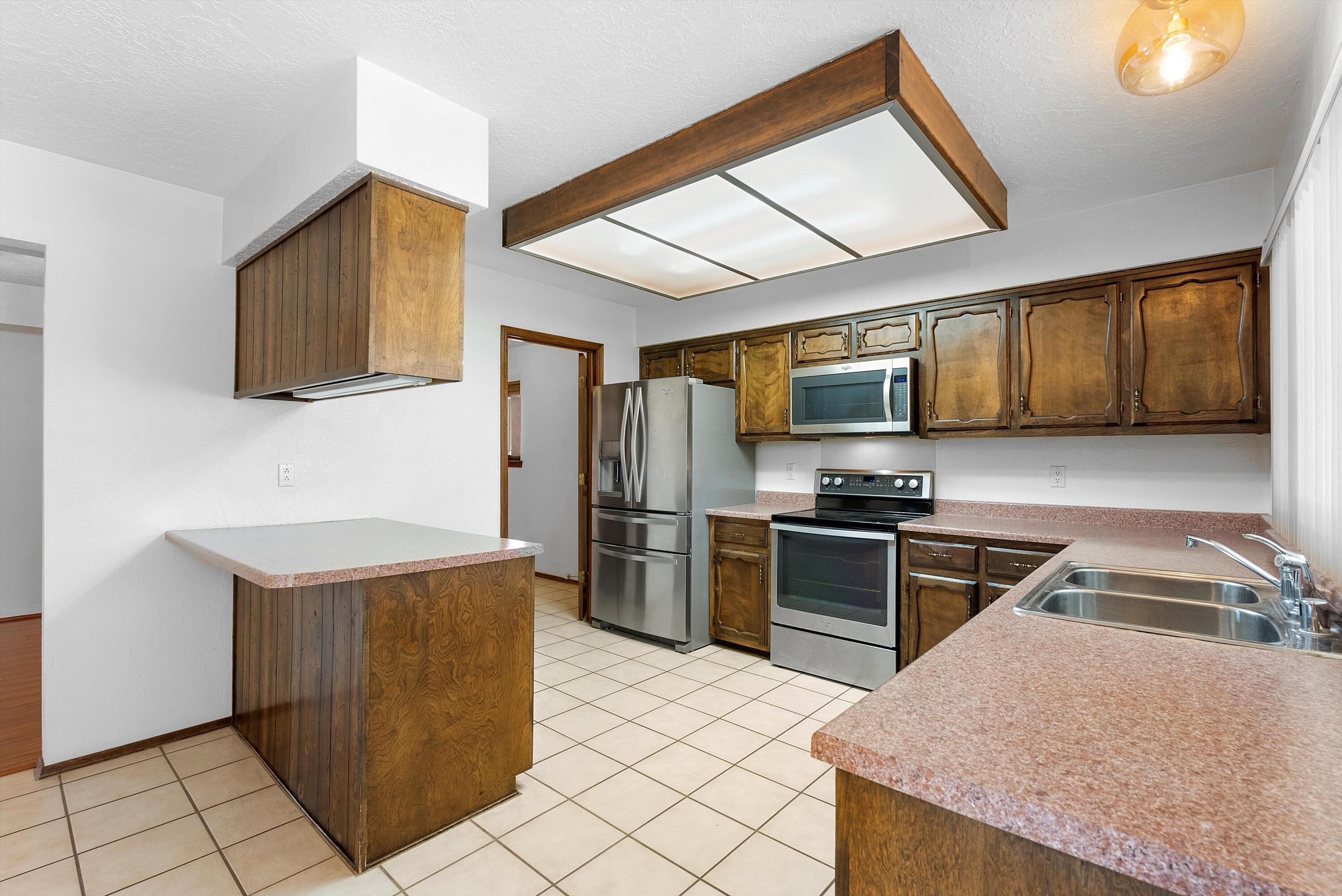 9416 AVENIDA DE LA LUNA NE