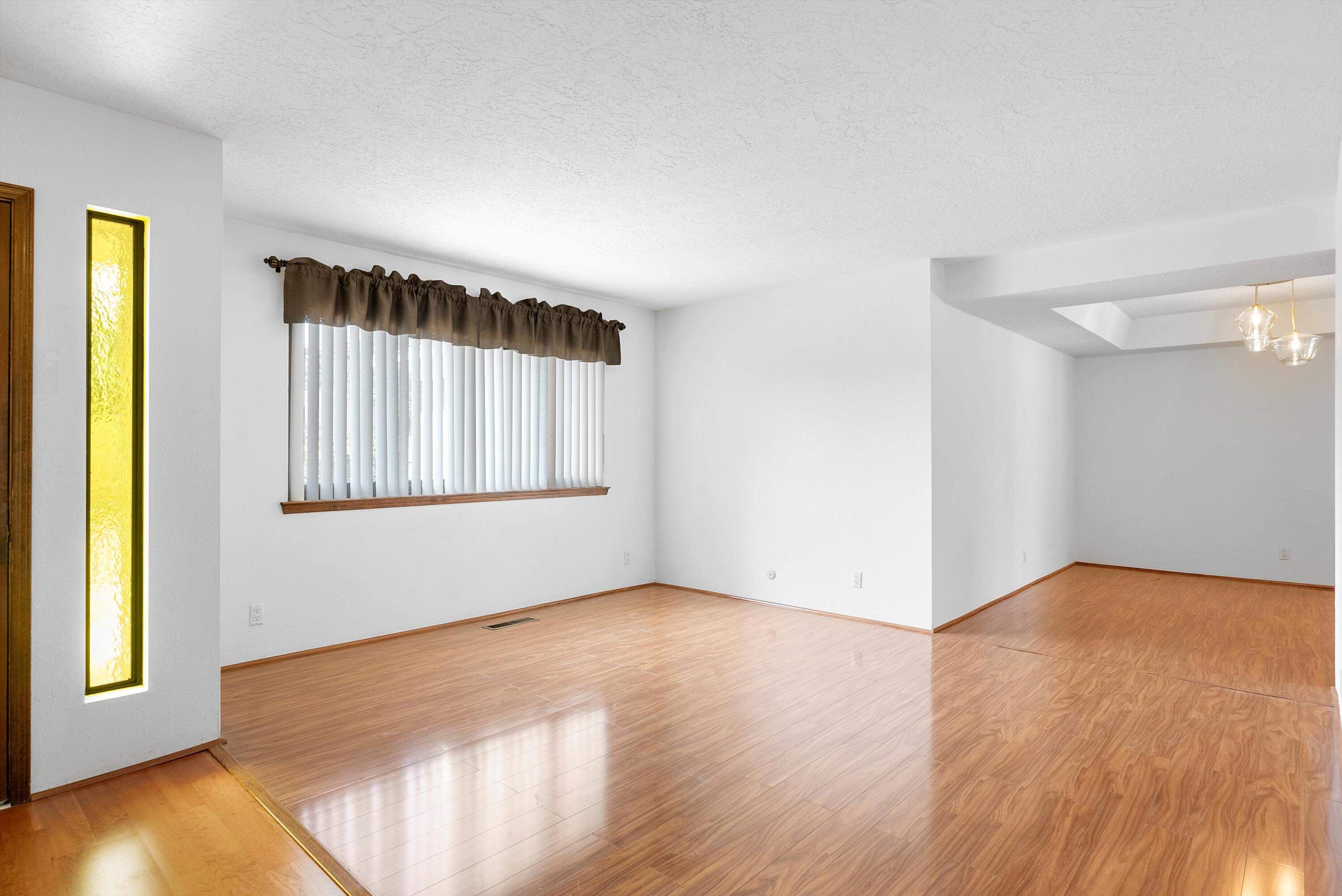 9416 AVENIDA DE LA LUNA NE