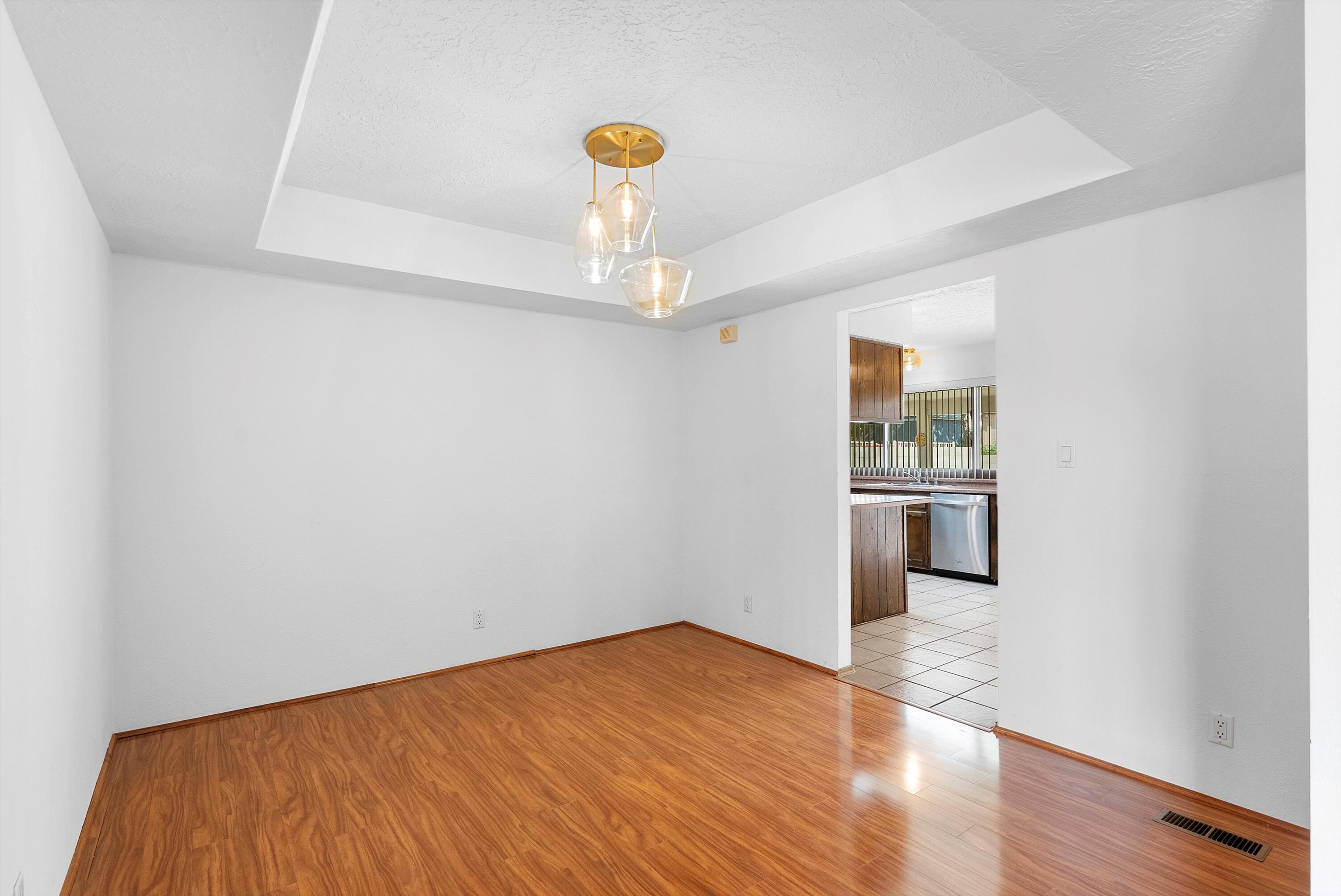9416 AVENIDA DE LA LUNA NE