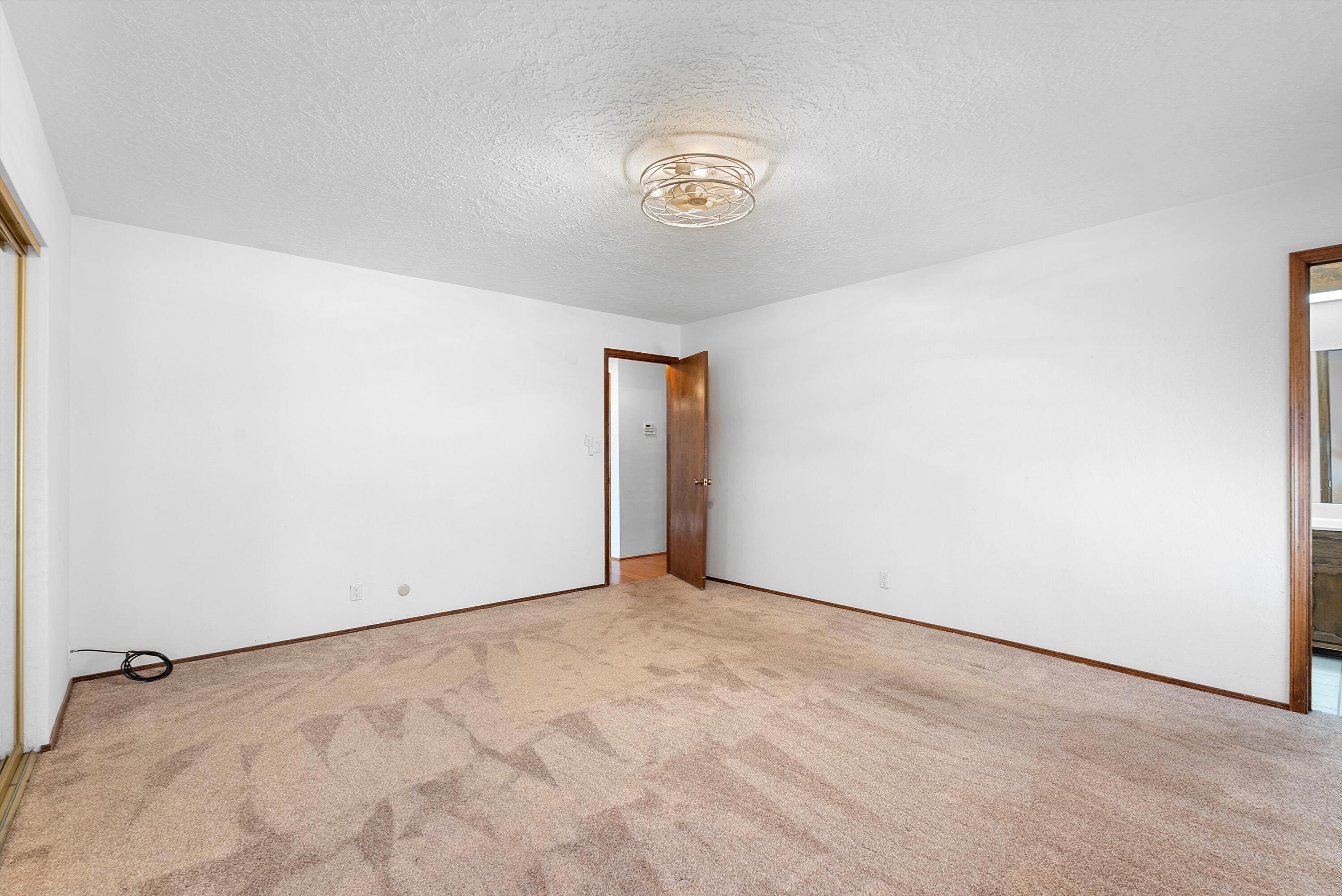 9416 AVENIDA DE LA LUNA NE