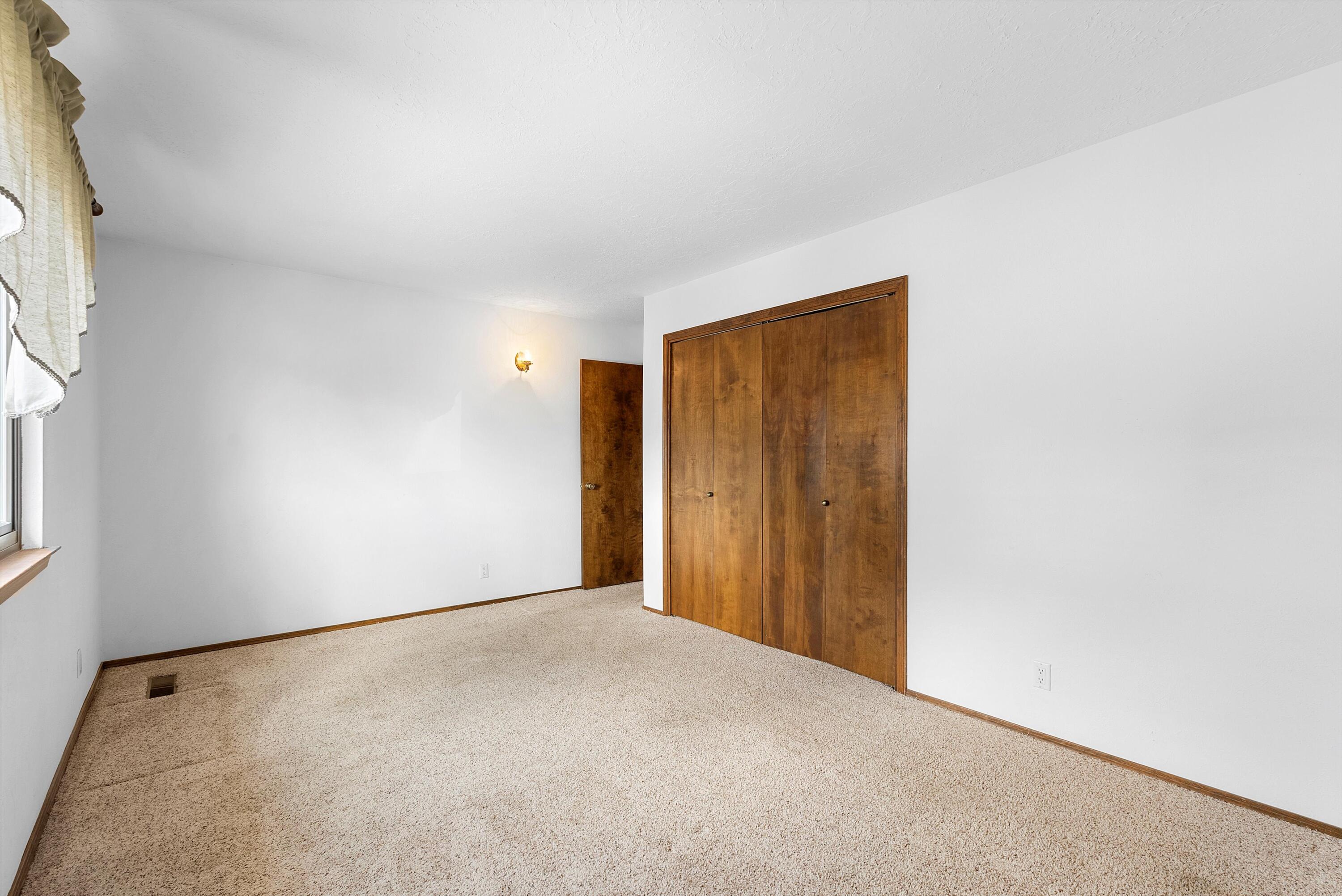 9416 AVENIDA DE LA LUNA NE