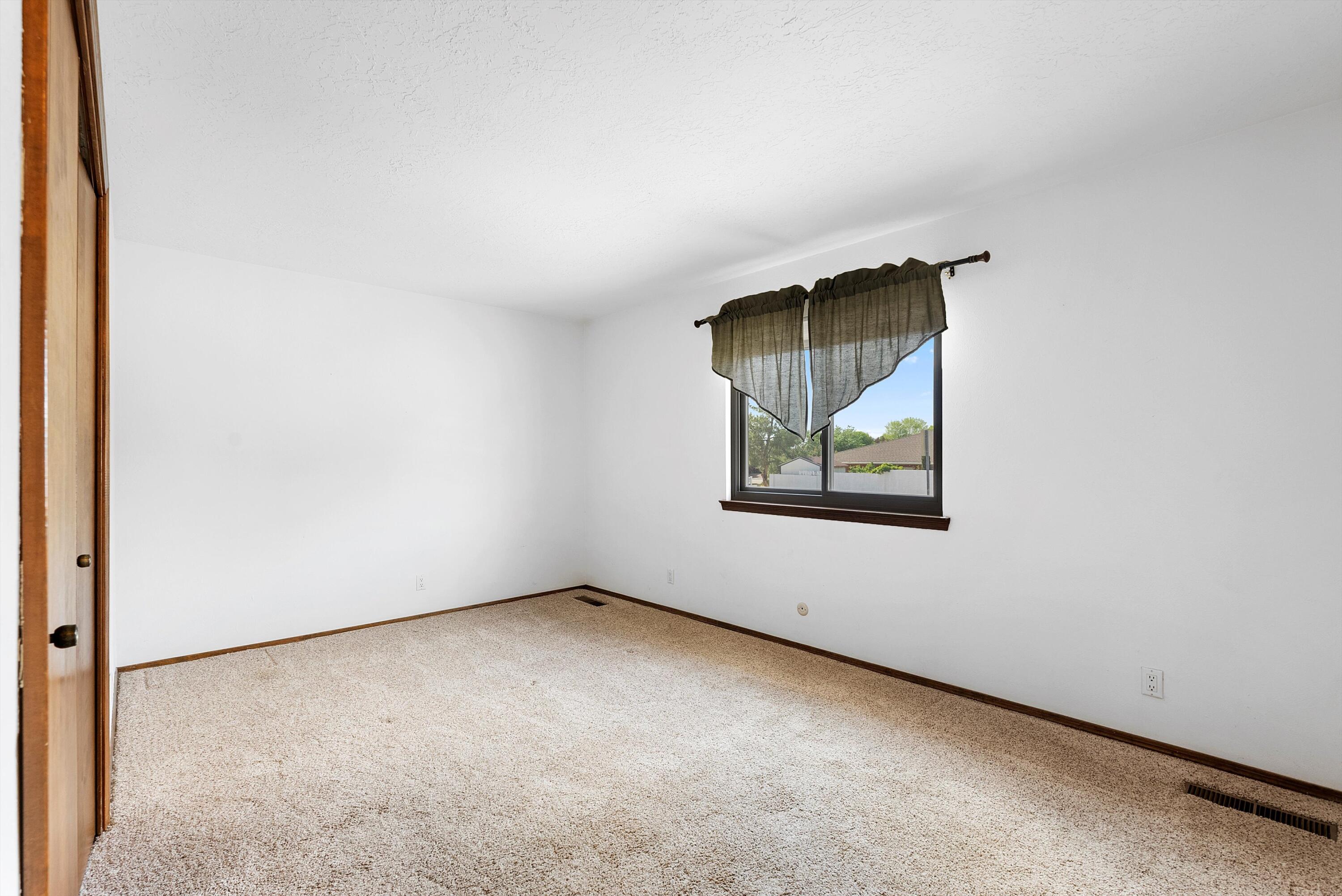 9416 AVENIDA DE LA LUNA NE