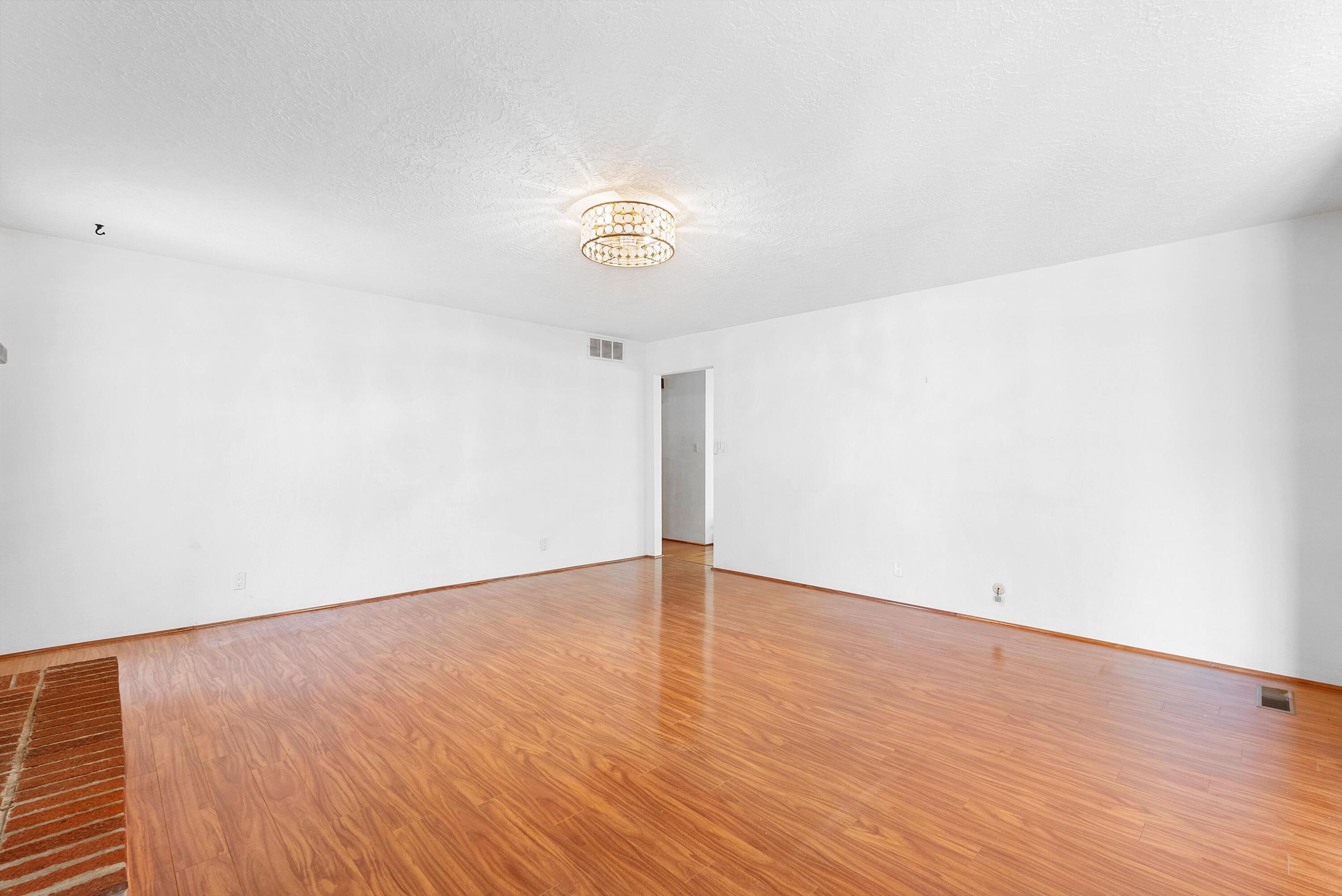 9416 AVENIDA DE LA LUNA NE