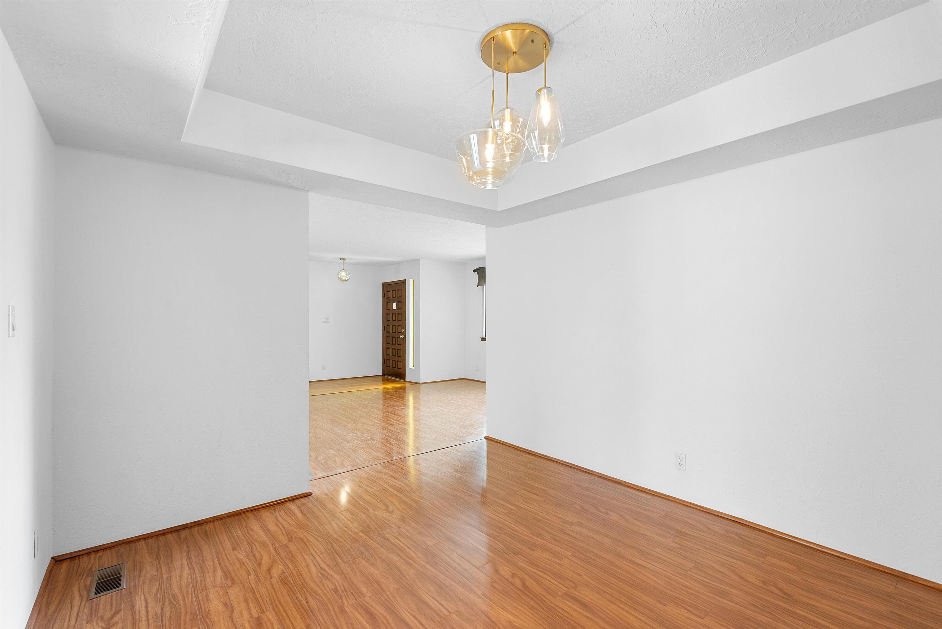 9416 AVENIDA DE LA LUNA NE