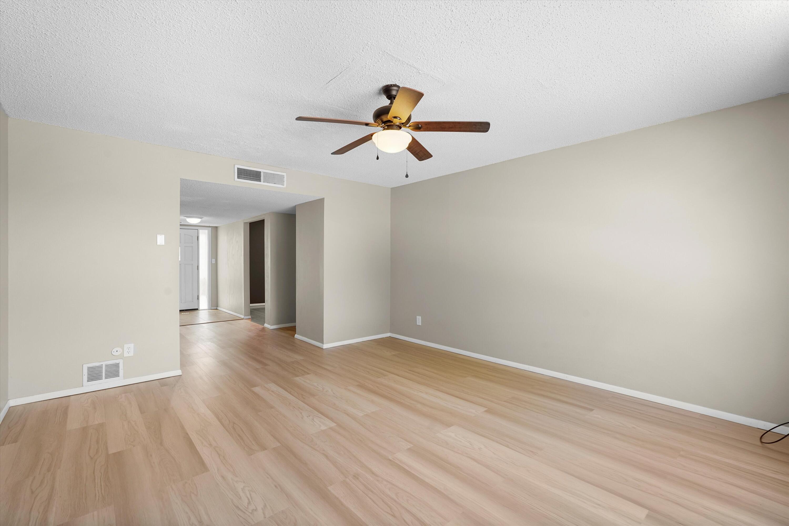 3901 LA FRENTE Court SE