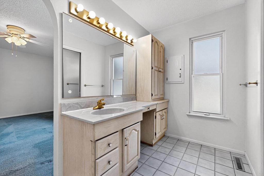 8232 AVENIDA LA PRESTINA NE