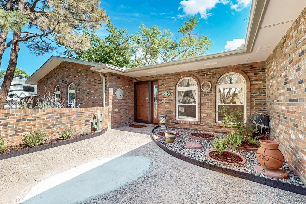 8232 AVENIDA LA PRESTINA NE