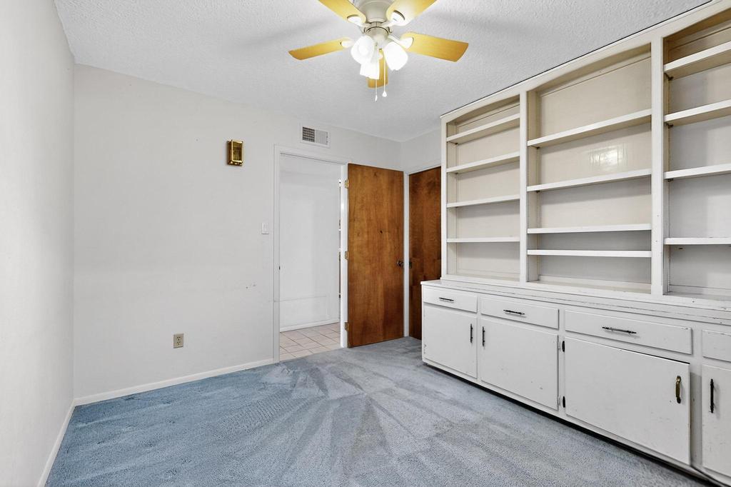 8232 AVENIDA LA PRESTINA NE