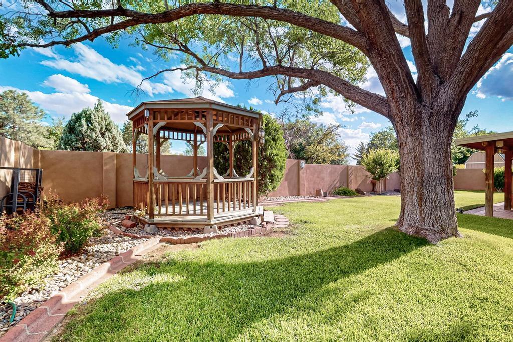 8232 AVENIDA LA PRESTINA NE