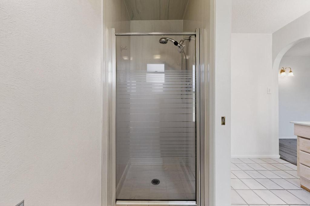 8232 AVENIDA LA PRESTINA NE