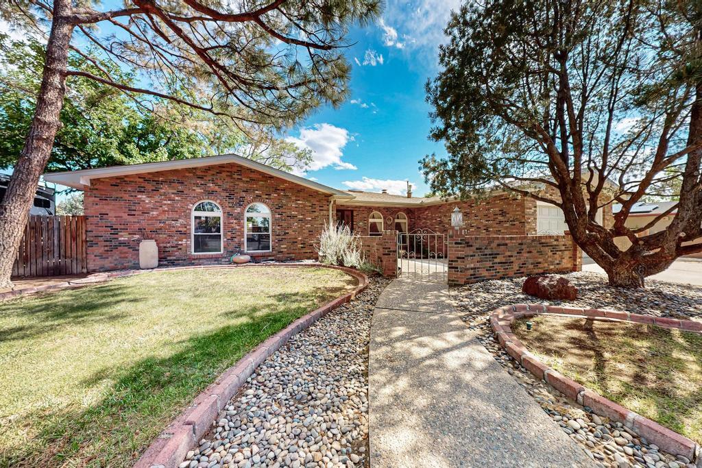 8232 AVENIDA LA PRESTINA NE