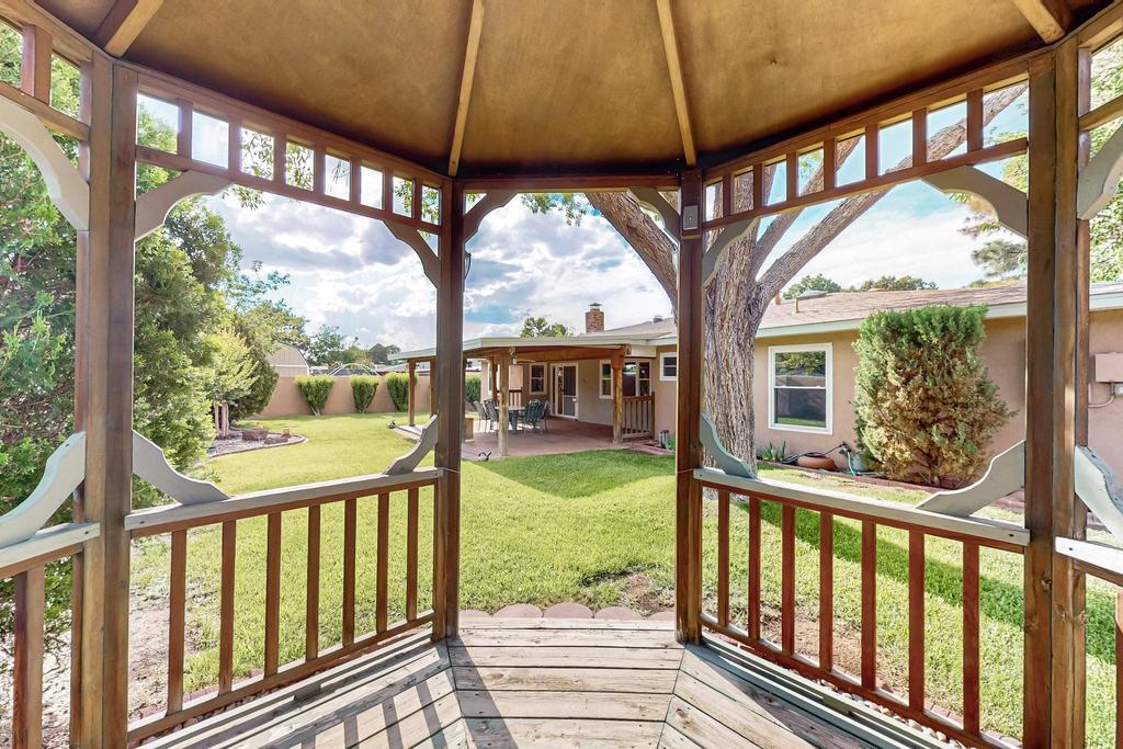 8232 AVENIDA LA PRESTINA NE